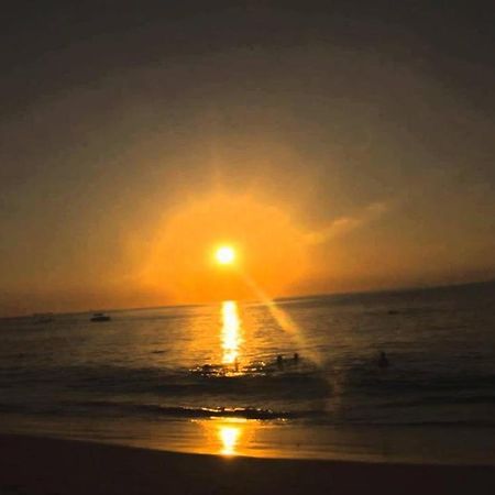 Pe Na Areia: Beachfront Suite with Sunset Views in Ilhabela Exterior photo