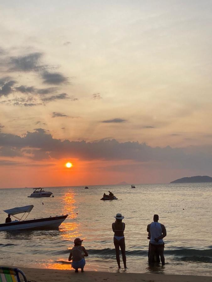 Pe Na Areia: Beachfront Suite with Sunset Views in Ilhabela Exterior photo