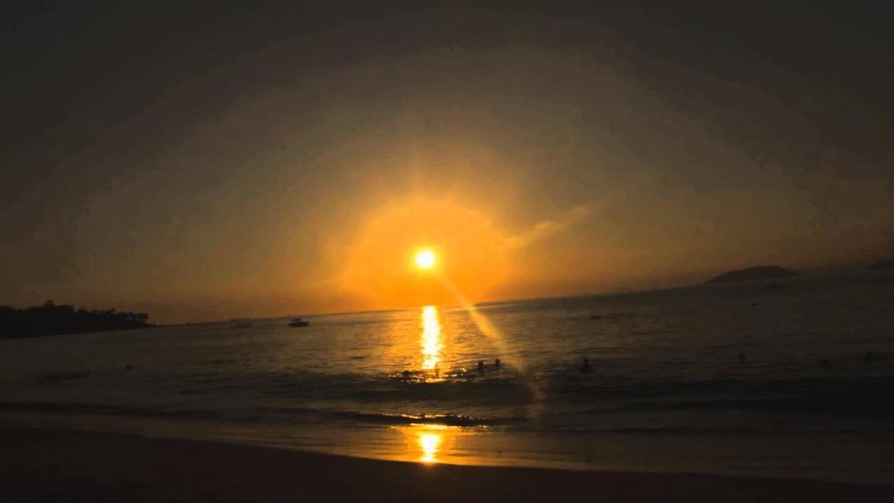 Pe Na Areia: Beachfront Suite with Sunset Views in Ilhabela Exterior photo