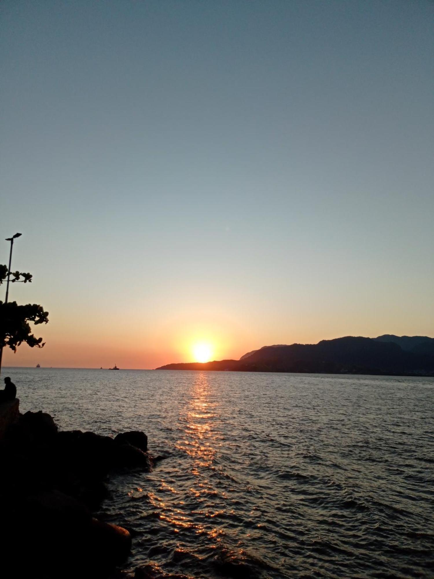 Pe Na Areia: Beachfront Suite with Sunset Views in Ilhabela Exterior photo